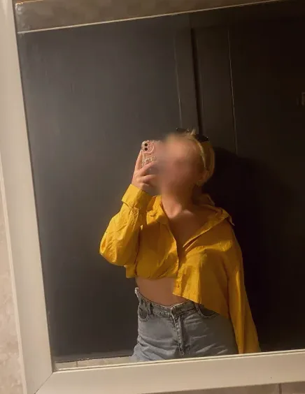 Ella, 23