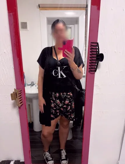 Ellen, 37