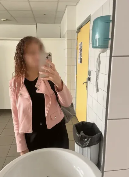 Ellie, 20