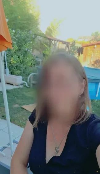 Emilie, 37