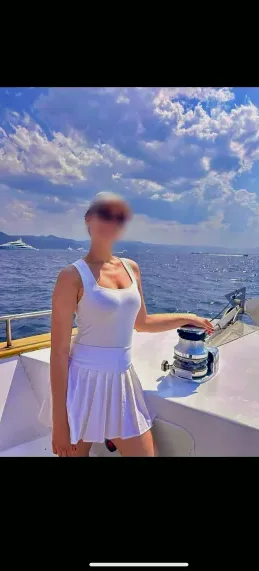 Laura, 33