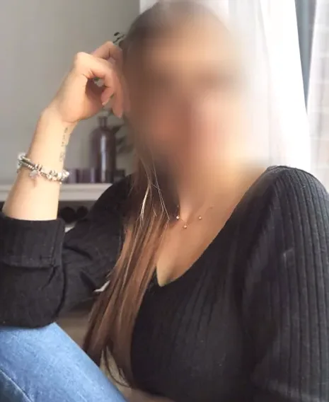 Laura, 30