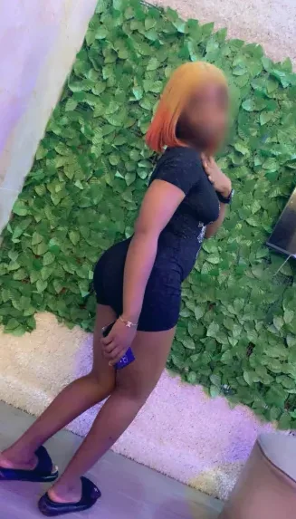 Marianne, 25